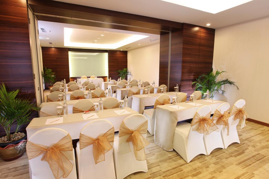 Swiss-Belinn Ska Pekanbaru Exterior photo